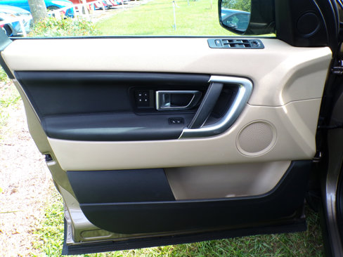 Used 2017 Land Rover Discovery Sport HSE image 38
