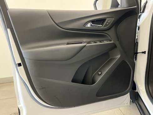 Used 2022 Chevrolet Equinox LT w/ Driver Convenience Package image 31