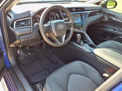 Used 2018 Toyota Camry LE image 5