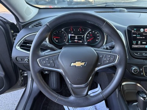 Used 2017 Chevrolet Malibu LT image 33