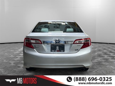 Used 2014 Toyota Camry XLE image 5