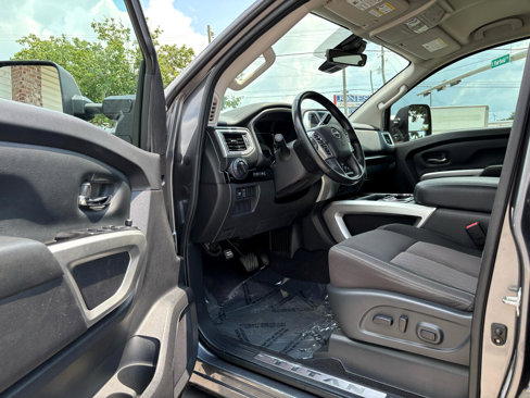 Used 2023 Nissan Titan SV w/ SV Utility Package image 21