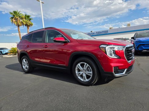 Used 2022 GMC Terrain SLE w/ Driver Convenience Package image 1
