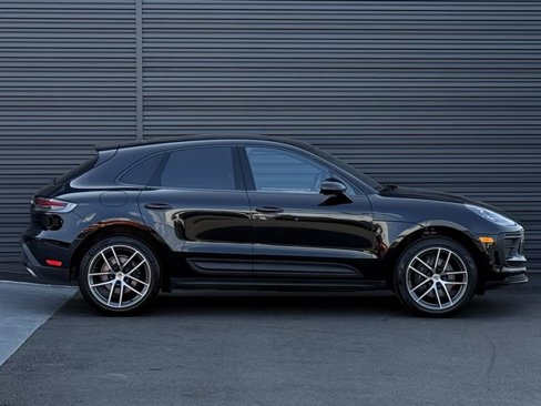 Certified 2025 Porsche Macan image 8