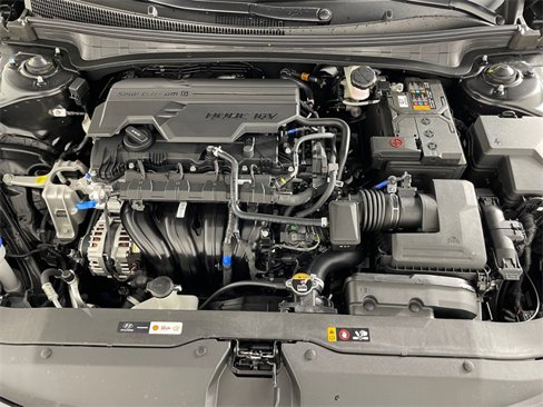 New 2025 Hyundai Elantra SE image 18
