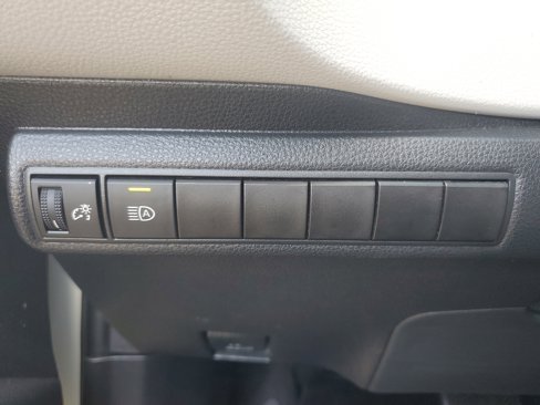 Used 2021 Toyota Corolla LE image 18