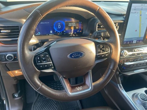 Used 2021 Ford Explorer King Ranch w/ Premium Technology Package image 32