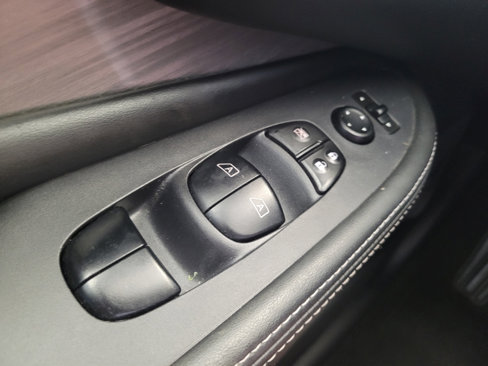 Used 2018 Nissan Murano SV image 27
