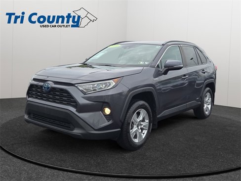 Used 2021 Toyota RAV4 XLE image 3