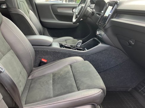 Used 2021 Volvo XC40 T5 R-Design w/ Advanced Package image 37