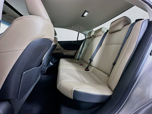 Used 2020 Lexus ES 300h w/ Premium Package image 26