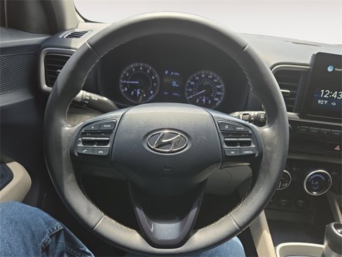 Used 2021 Hyundai Venue image 13