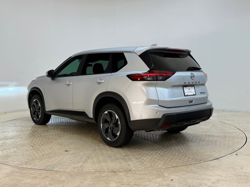 Used 2024 Nissan Rogue SV image 3