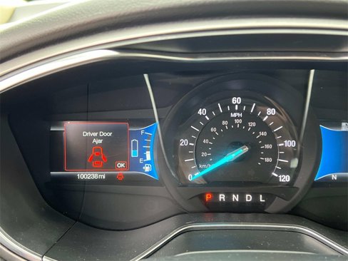 Used 2017 Ford Fusion SE image 16
