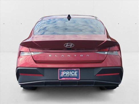 Used 2024 Hyundai Elantra SEL image 6
