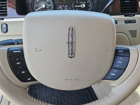 Used 2008 Lincoln Town Car Signature Limited image 34