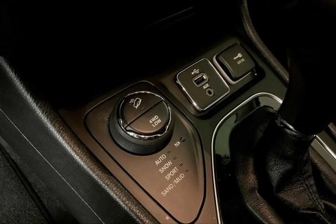 Used 2019 Jeep Cherokee Overland w/ Heavy Duty Protection Group image 34
