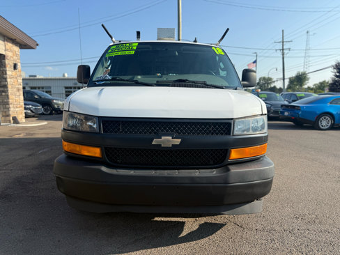 Used 2018 Chevrolet Express 3500 w/ Driver Convenience Package image 4