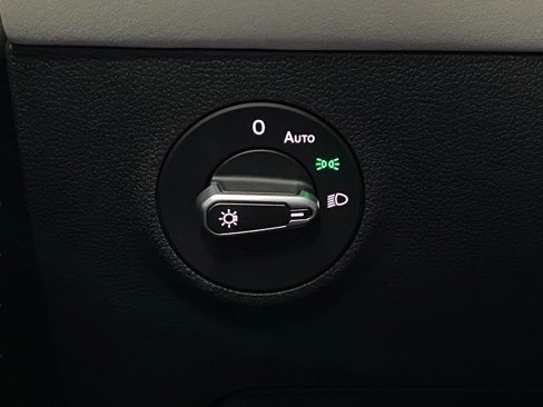 New 2025 Volkswagen Taos SE image 13