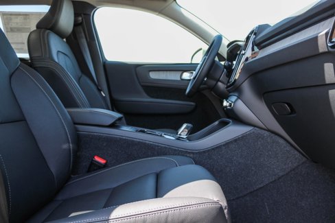 Used 2024 Volvo XC40 B5 Plus w/ Climate Package image 16
