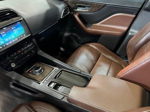 Used 2019 Jaguar F-PACE S image 12