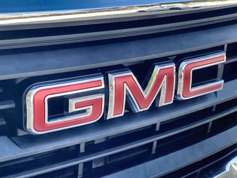 Used 2024 GMC Terrain SLE image 30