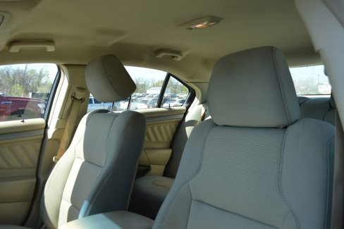 Used 2018 Ford Taurus SEL w/ Equipment Group 201A image 16