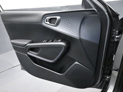 Used 2023 Kia Soul EX image 13