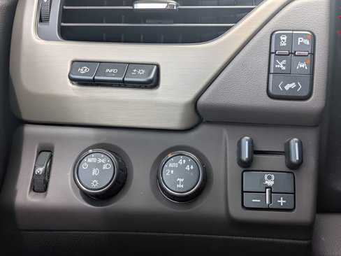 Used 2016 GMC Yukon Denali w/ Open Road Package image 27