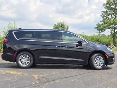 New 2026 Chrysler Pacifica Select image 24