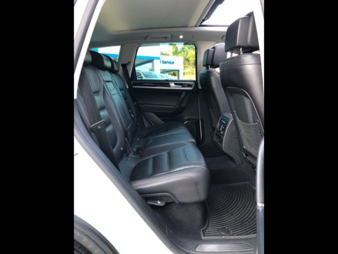 Used 2015 Volkswagen Touareg Executive image 16