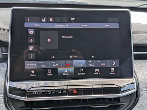 Used 2023 Jeep Compass Latitude image 18