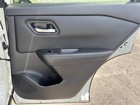 Used 2024 Nissan Rogue SV image 21
