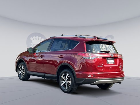 Used 2018 Toyota RAV4 XLE image 4