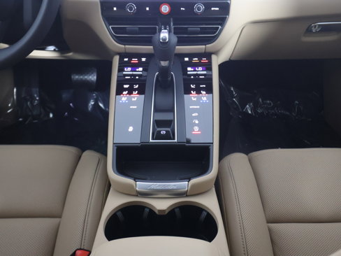 New 2025 Porsche Macan image 20