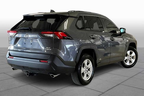 Used 2021 Toyota RAV4 XLE image 12
