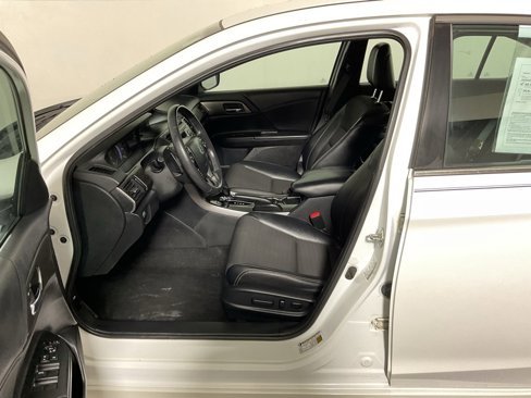 Used 2016 Honda Accord Sport image 18