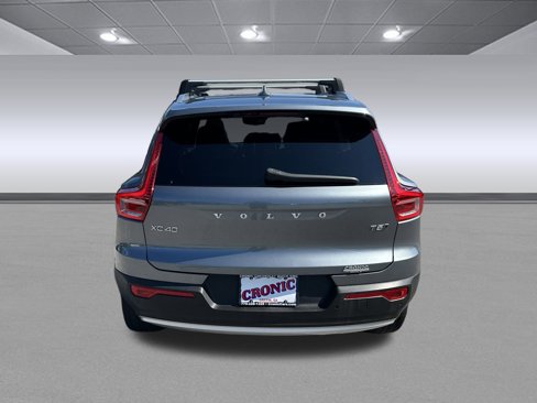 Used 2019 Volvo XC40 T5 Momentum image 4