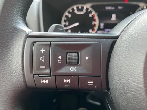 Used 2022 Nissan Rogue S image 16