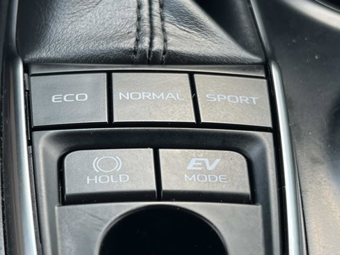 Certified 2019 Toyota Camry LE image 22
