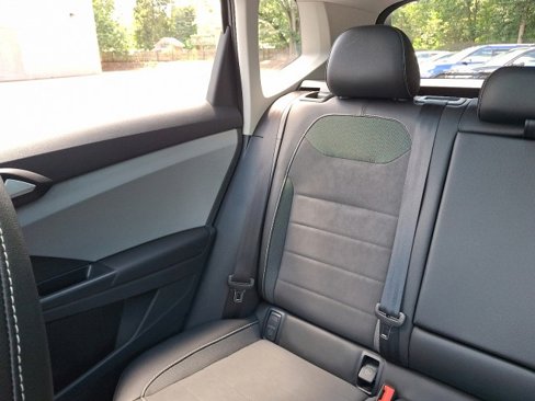 Certified 2022 Volkswagen Taos SE w/ Panoramic Sunroof Package image 18