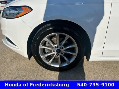 Used 2017 Ford Fusion SE image 13