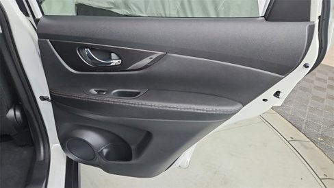 Used 2019 Nissan Rogue SV image 13