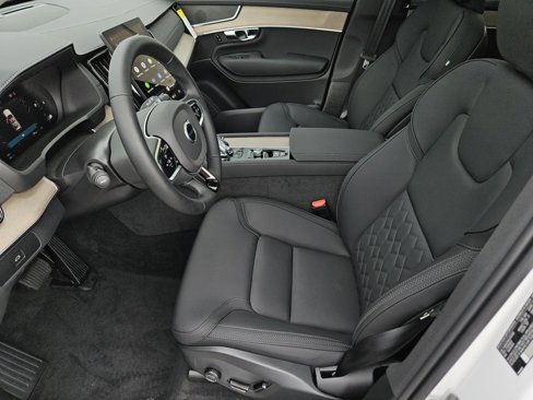 New 2025 Volvo XC90 B6 Core w/ Protection Package image 23