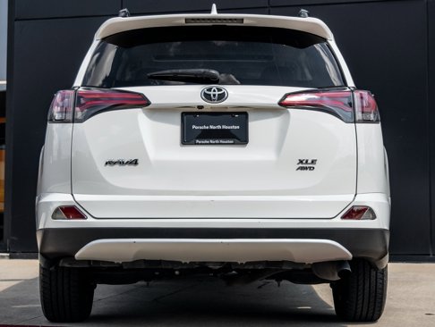 Used 2018 Toyota RAV4 XLE image 7