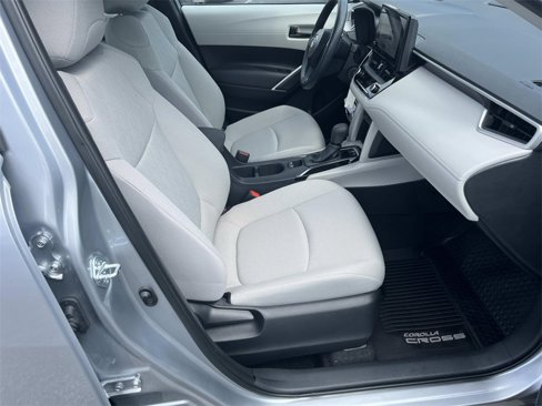 Used 2025 Toyota Corolla Cross L image 21