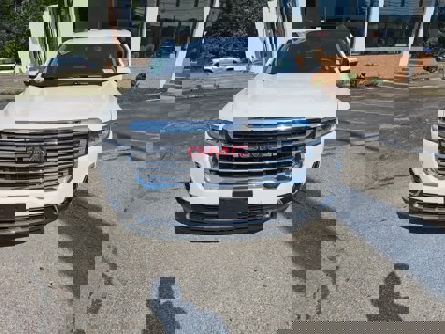 Used 2023 GMC Acadia SLT image 2