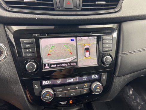 Used 2019 Nissan Rogue SL image 18