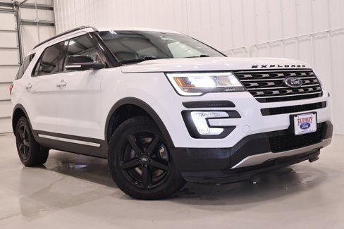Used 2017 Ford Explorer XLT image 38