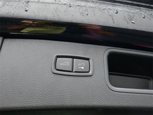 Certified 2021 Porsche Macan image 22